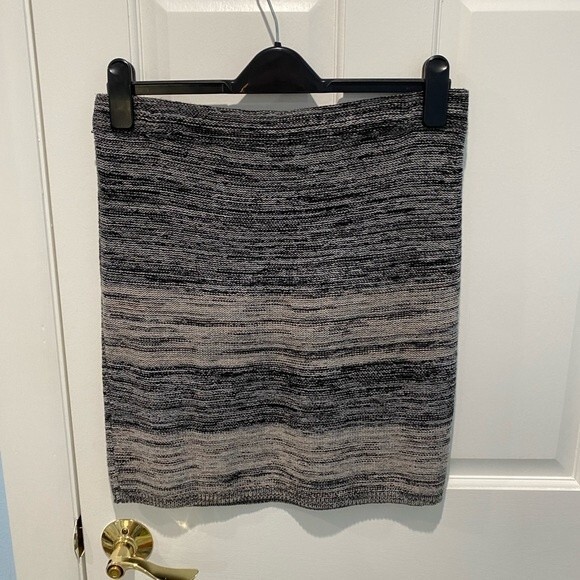 LOFT Outlet Petite Sweater Pull On Skirt Size M - Picture 2 of 5